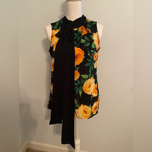 Yellow rose sleeveless blouse with bow at neck - Picture 1 of 3